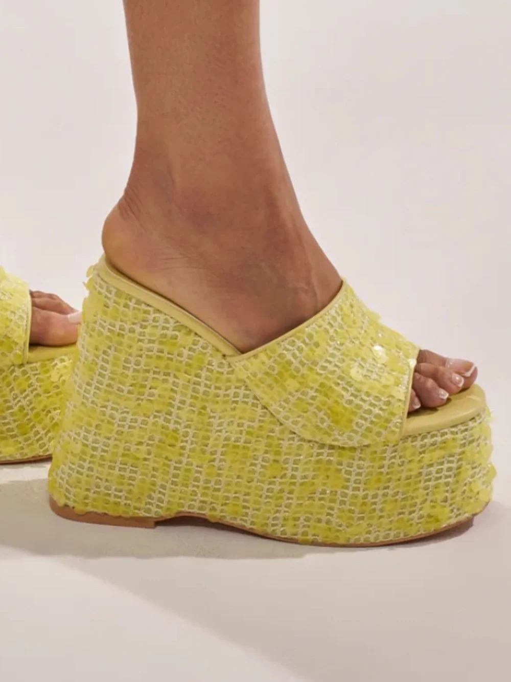 🔥 AZALEA WANG BETSEY YELLOW SEQUIN RAFFIA WEDGE